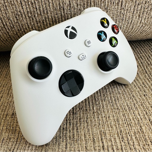 Xbox Series X|S Wireless Controller - White - Picture 3 of 12